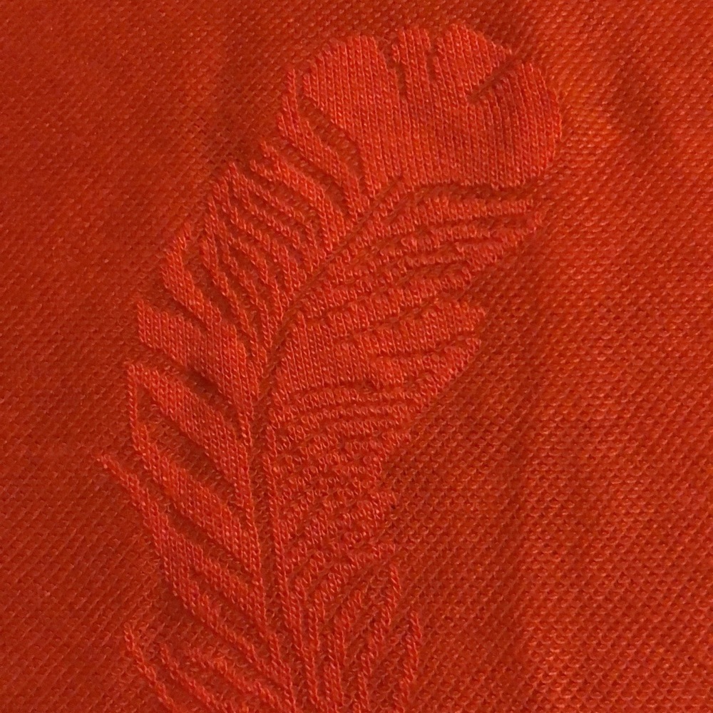 LuLaRoe jacquard feathers classic t Small runs big